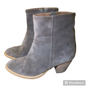 Garnet Hill Giorgia Ankle Taupe Suede Booties Size 6